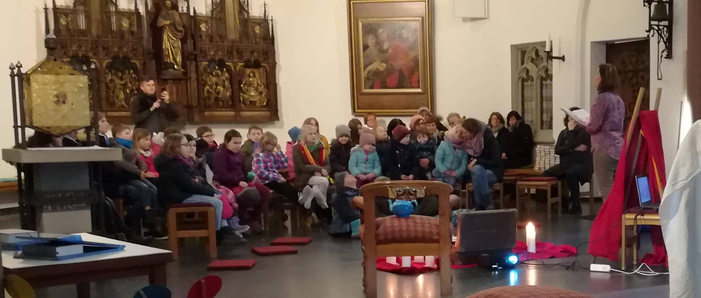 Katholische Kirche - Arzu Gürz Abay liest zweisprachig 